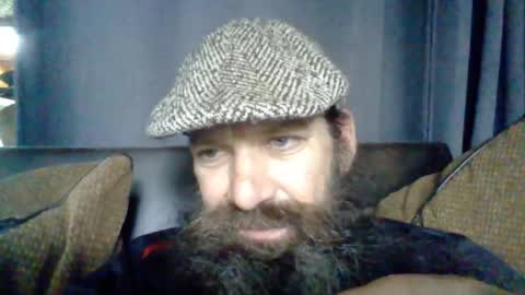 sitonmybeardxxx online show from May 16, 2:38 pm