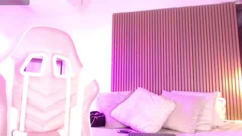 Skay  online show from November 4, 1:12 pm