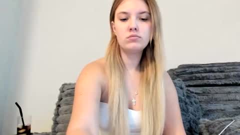 Snapshot of skiimaskabby chatting on September 24, 10:27 pm skiimaskabby online show from September 24, 10:27 pm