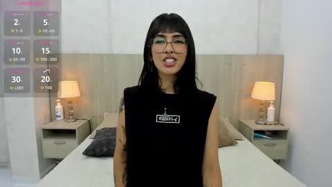 Snapshot of skinny_emily chatting on October 7, 3:46 am Emily Rojas online show from October 7, 3:46 am