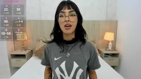 Snapshot of skinny_emily chatting on October 9, 3:34 am Emily Rojas online show from October 9, 3:34 am