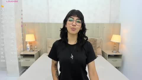 Snapshot of skinny_emily chatting on September 22, 7:29 pm Emily Rojas online show from September 22, 7:29 pm