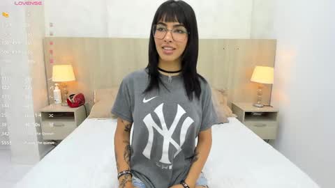 Snapshot of skinny_emily chatting on September 19, 7:39 pm Emily Rojas online show from September 19, 7:39 pm