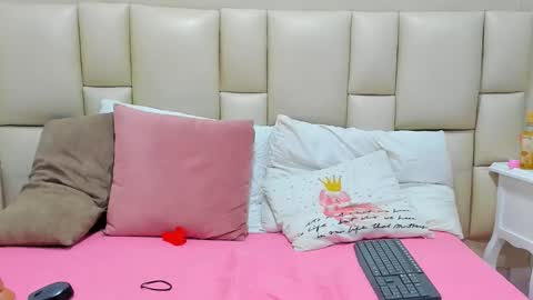 SkinnyGirl online show from November 20, 7:55 pm