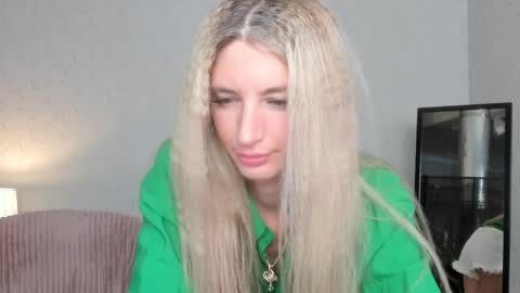 Snapshot of skinnyladyy chatting on February 26, 5:13 am Skinnyladyy online show from February 26, 5:13 am