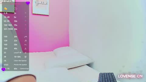 Snapshot of skinnyneighbour_ chatting on March 6, 3:02 am Karla online show from March 6, 3:02 am