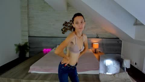 Snapshot of skinnystar_ chatting on October 13, 5:09 am Julia online show from October 13, 5:09 am