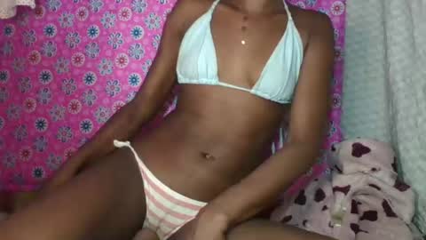 skinygirl2 online show from July 12, 6:44 pm