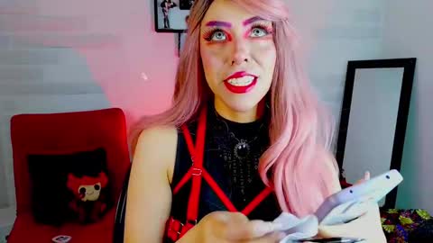 Snapshot of sky_girl1 chatting on October 3, 2:47 pm Mile online show from October 3, 2:47 pm