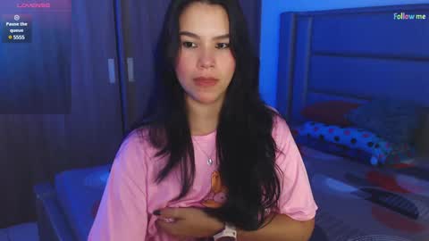 Snapshot of sky_lover_ chatting on March 7, 10:35 am Sky online show from March 7, 10:35 am