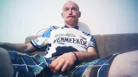 Snapshot of skylab78 chatting on November 2, 1:38 am MadOteC online show from November 2, 1:38 am