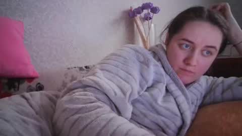 Snapshot of skyressie333 chatting on February 27, 1:38 pm skyressie333 online show from February 27, 1:38 pm