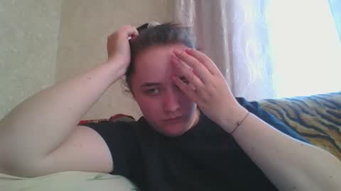 skyressie333 online show from April 4, 11:50 am