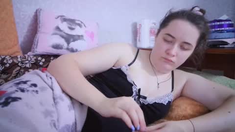 Snapshot of skyressie333 chatting on February 9, 3:12 pm skyressie333 online show from February 9, 3:12 pm