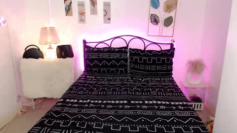 Queen Cyrine online show from February 24, 11:57 am