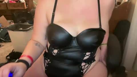 Snapshot of sleepyangel222 chatting on October 19, 7:13 am sleepyangel222 online show from October 19, 7:13 am