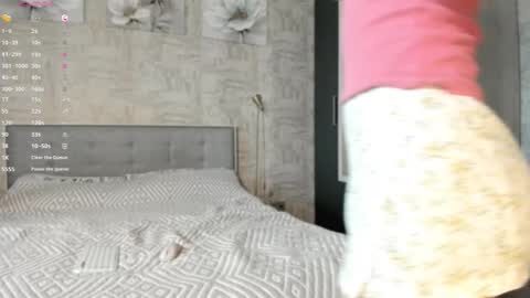 Rue or Sandra online show from November 13, 9:45 am