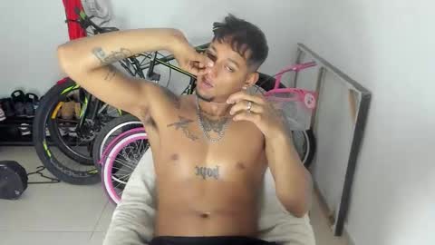 slim_master12 online show from April 16, 5:40 am