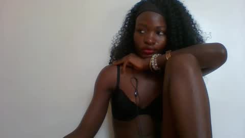 Snapshot of slimdiva chatting on October 10, 6:52 am slimdiva online show from October 10, 6:52 am