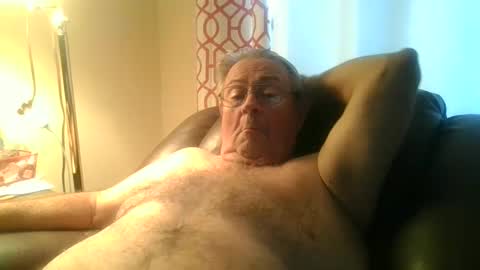 Snapshot of slippery_duck chatting on October 6, 1:40 pm slippery_duck online show from October 6, 1:40 pm