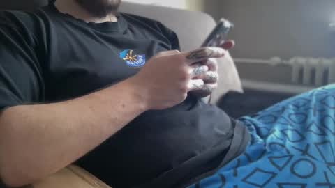 just chillin online show from November 4, 7:32 am