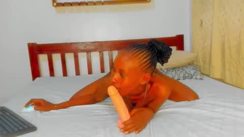 Snapshot of sluttysam_ chatting on September 19, 5:16 pm Sexyslutt online show from September 19, 5:16 pm