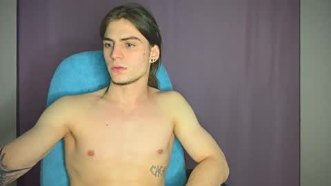 Snapshot of sly_gus chatting on January 14, 4:39 pm Gus online show from January 14, 4:39 pm