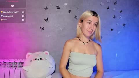 Snapshot of smaillev chatting on October 1, 2:16 pm Melani online show from October 1, 2:16 pm