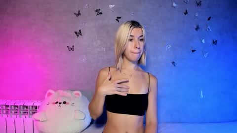 Snapshot of smaillev chatting on September 24, 9:10 pm Melani online show from September 24, 9:10 pm