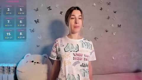 Snapshot of smaillev chatting on February 11, 12:47 pm Melani online show from February 11, 12:47 pm