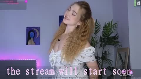 Snapshot of small_blondee chatting on December 4, 8:34 pm Emily online show from December 4, 8:34 pm