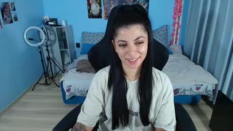 small_horny_girl online show from November 8, 1:14 pm