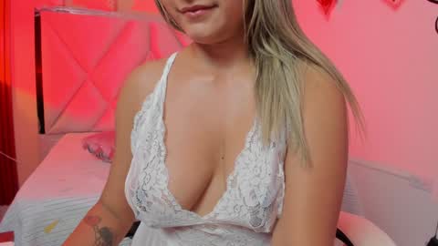 Snapshot of smile__1 chatting on December 6, 3:06 pm smile__1 online show from December 6, 3:06 pm