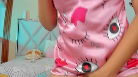 Snapshot of smile__1 chatting on December 1, 4:32 pm smile__1 online show from December 1, 4:32 pm