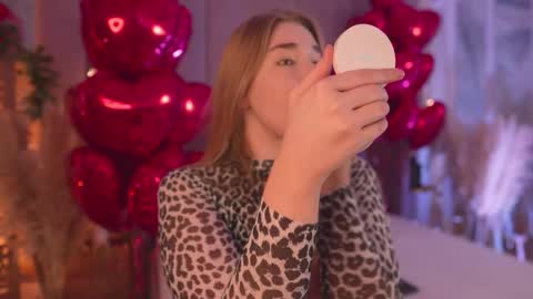 Mia online show from February 19, 5:28 am