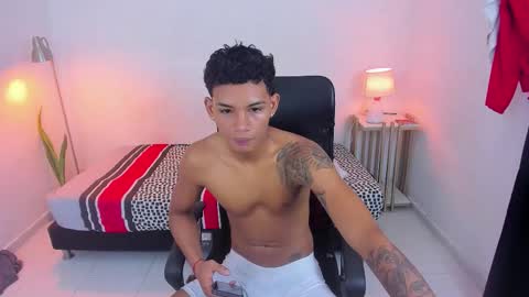 snak_master1 online show from October 14, 2:09 pm