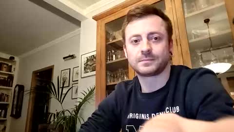 snoecks online show from March 3, 6:15 pm