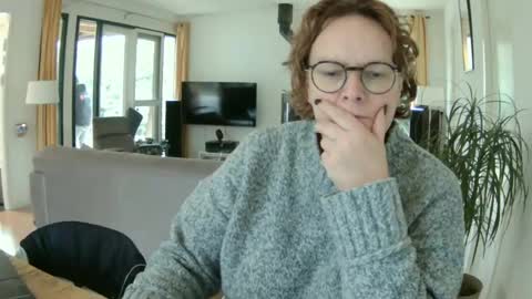 Snoeske and Woodwurm online show from December 9, 10:32 am
