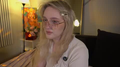 Ellie online show from August 8, 5:39 am