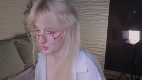 Ellie online show from August 7, 5:27 am