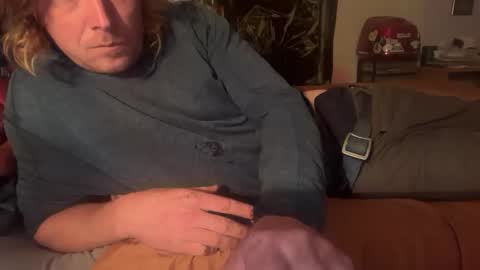 snowtrooper888 online show from November 25, 12:42 am