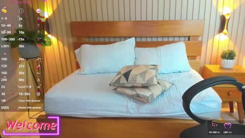 Help me achieve 100 thumbs up  online show from December 4, 9:12 am