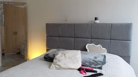 IG Soffimoon   I THANK YOU FOR LEAVING YOUR FOLLOW online show from April 16, 7:25 pm