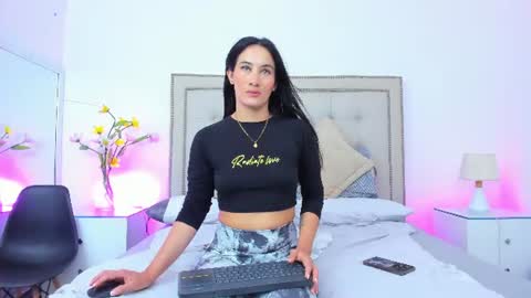 sofhyalove online show from June 13, 9:03 pm