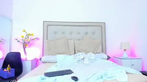 sofhyalove online show from June 6, 8:37 pm
