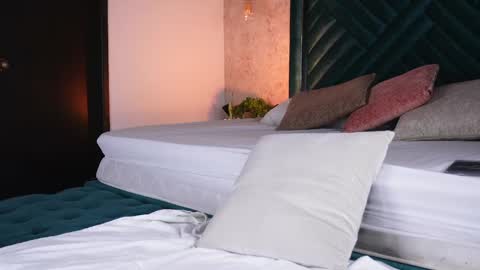 Sofi online show from May 5, 12:22 pm