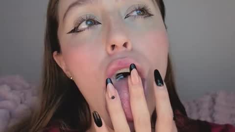     online show from October 25, 3:40 am