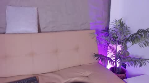Snapshot of sofia_riveraa chatting on October 7, 8:16 pm SOFIA online show from October 7, 8:16 pm