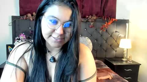 sofia_sorceress online show from November 2, 12:10 am
