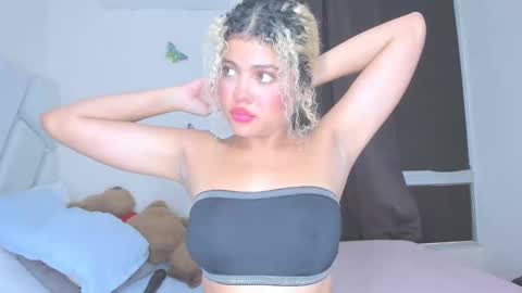 sofiacastillo01 online show from April 17, 9:50 pm